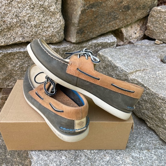Sperry 2-Eye Authentic Top-Sider Boat Shoes - Picture 2 of 6